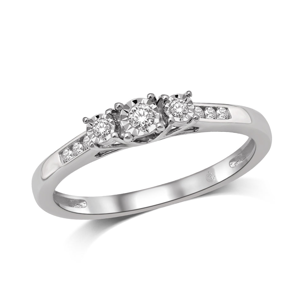 10K White Gold 1/6 Ct.Tw. Diamond Three Stone Ring